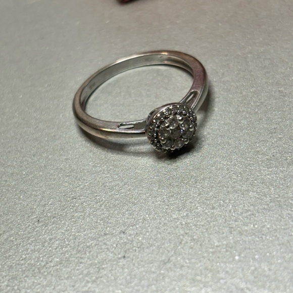 10K White Gold Diamond Ring - Picture 9 of 12